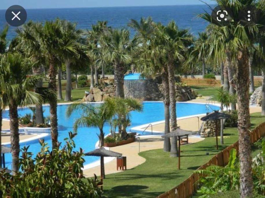 サアラ・デ・ロス・アトゥネス1Ra Linea Playa Zahara Atlanterra Piscina Parkingアパートメント エクステリア 写真